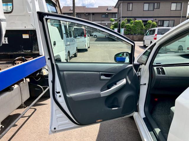 プリウス Sツーリングセレクション ナビTV スマートキー プッシュスタート 純正17インチアルミ ETC アイドリングストップ LEDヘッドライト ウインカーミラー オートエアコン ハイブリッド車 取扱説明書(49枚目)