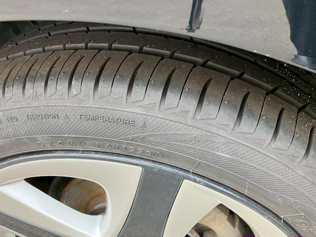 プリウス Aプレミアム ツーリングセレクション エアロ 純正9インチナビ バックモニター ドライブレコーダー 黒革パワーシート スマートキー プッシュスタート 純正17インチAW LEDヘッドライト クリアランスソナー クルーズコントロール(25枚目)