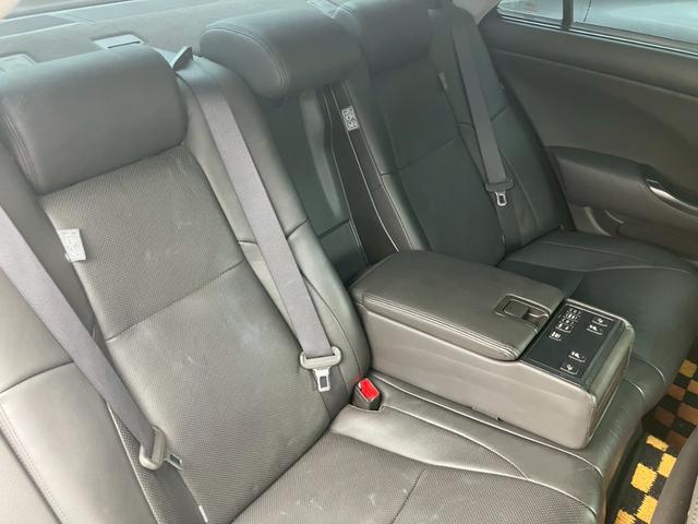 クラウンハイブリッド ベースグレード　純正ナビＴＶ　バックモニター　ドライブレコーダー　ＬＥＤヘッドライト　黒革シート　スマートキー　プッシュスタート　コンビハンドル　クルーズコントロール　純正１８インチＡＷ　パワーシート（63枚目）