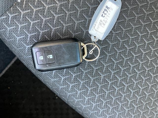 スイフト ＸＧリミテッド　衝突軽減ブレーキ　アダプティブクルーズコントロール　ディスプレイオーディオ　デジタルインナーミラー　スマートキー　オートエアコン　エンジンプッシュスタート　シートヒーター　純正アルミホイール（24枚目）