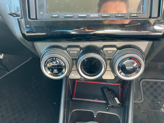 スイフト ＸＧリミテッド　衝突軽減ブレーキ　アダプティブクルーズコントロール　ディスプレイオーディオ　デジタルインナーミラー　スマートキー　オートエアコン　エンジンプッシュスタート　シートヒーター　純正アルミホイール（25枚目）