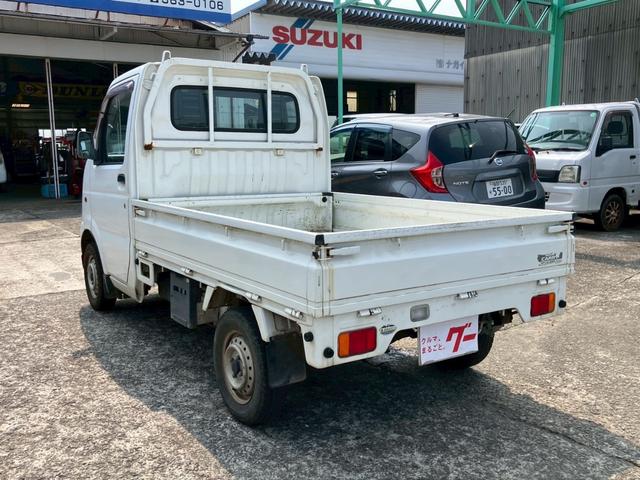 キャリイトラック ＫＣエアコン・パワステ　５速ミッション車　４ＷＤ　ＦＭ／ＡＭラジオ　３方開　積載量３５０Ｋｇ積み（8枚目）