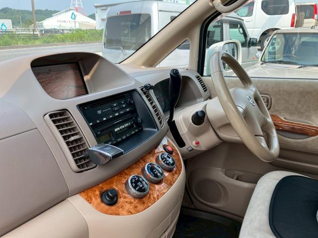セレナ Ｖ－Ｓリミテッドナビパッケージ　純正ナビ　バックモニター　パワースライドドア　アルミ　ウインカーミラー　スマートキー　プライバシーガラス　ＥＴＣ　オートＡＣ　８人乗り（17枚目）