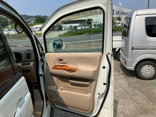 セレナ Ｖ－Ｓリミテッドナビパッケージ　純正ナビ　バックモニター　パワースライドドア　アルミ　ウインカーミラー　スマートキー　プライバシーガラス　ＥＴＣ　オートＡＣ　８人乗り（35枚目）