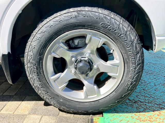 ジムニー XC パートタイム4WD インタークーラーターボ 16インチAW Wエアバッグ ABS キーレス ETC 背面タイヤ フォグランプ(11枚目)