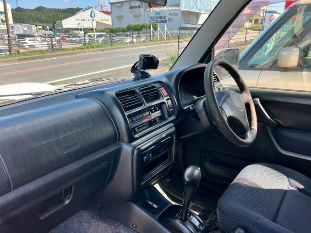ジムニー XC パートタイム4WD インタークーラーターボ 16インチAW Wエアバッグ ABS キーレス ETC 背面タイヤ フォグランプ(12枚目)