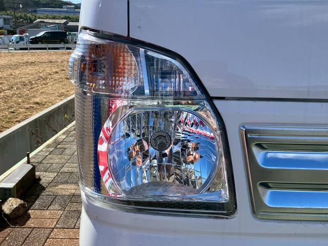 キャリイトラック ＫＣエアコン・パワステ　５速マニュアル　４ＷＤ　三方開　デュアルカメラブレーキサポート　衝突軽減ブレーキ　車線逸脱警報　パーキングセンサー　ＡＭ／ＦＭラジオ　アイドリングストップ　キーレス　パワーウインドウ　横滑り防止（4枚目）