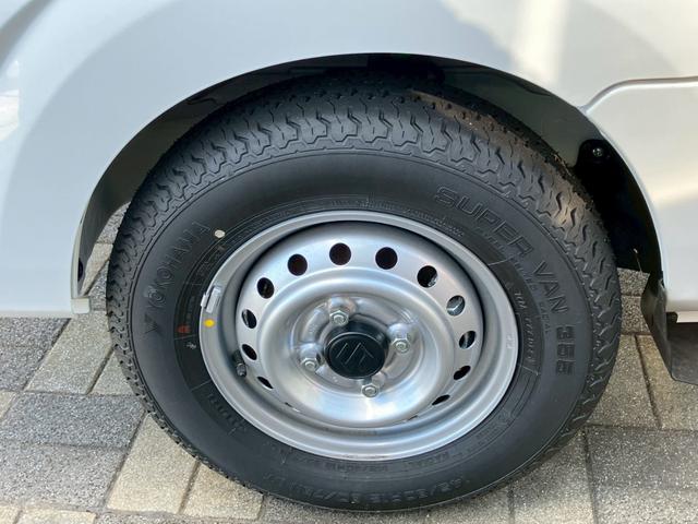 キャリイトラック ＫＣエアコン・パワステ　５速マニュアル　４ＷＤ　三方開　デュアルカメラブレーキサポート　衝突軽減ブレーキ　車線逸脱警報　パーキングセンサー　ＡＭ／ＦＭラジオ　アイドリングストップ　キーレス　パワーウインドウ　横滑り防止（13枚目）