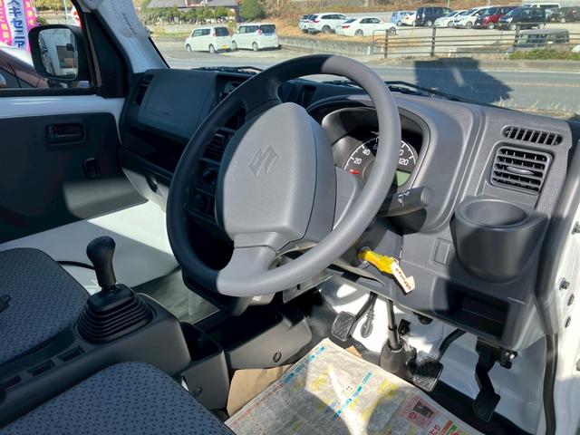 キャリイトラック ＫＣエアコン・パワステ　５速マニュアル　４ＷＤ　三方開　デュアルカメラブレーキサポート　衝突軽減ブレーキ　車線逸脱警報　パーキングセンサー　ＡＭ／ＦＭラジオ　アイドリングストップ　キーレス　パワーウインドウ　横滑り防止（18枚目）