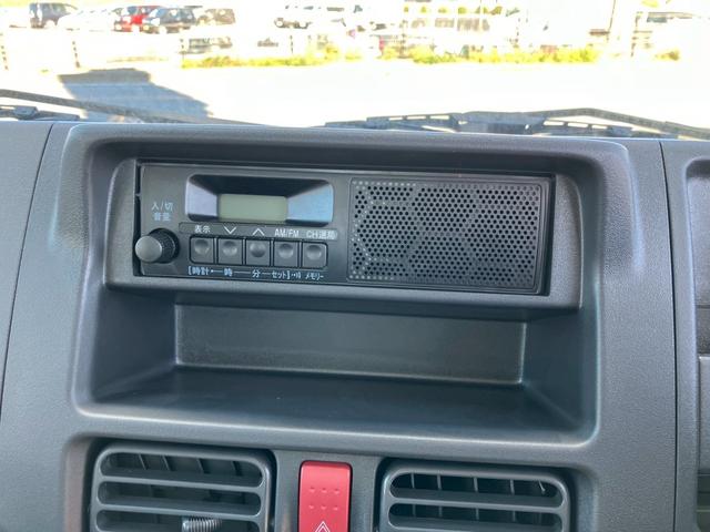 キャリイトラック ＫＣエアコン・パワステ　５速マニュアル　４ＷＤ　三方開　デュアルカメラブレーキサポート　衝突軽減ブレーキ　車線逸脱警報　パーキングセンサー　ＡＭ／ＦＭラジオ　アイドリングストップ　キーレス　パワーウインドウ　横滑り防止（20枚目）