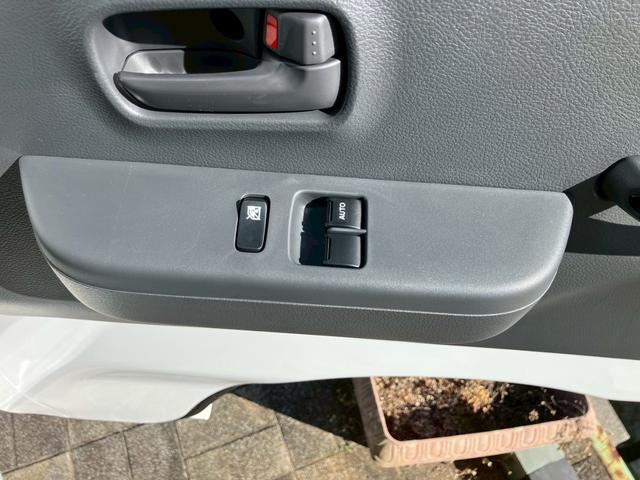 キャリイトラック ＫＣエアコン・パワステ　５速マニュアル　４ＷＤ　三方開　デュアルカメラブレーキサポート　衝突軽減ブレーキ　車線逸脱警報　パーキングセンサー　ＡＭ／ＦＭラジオ　アイドリングストップ　キーレス　パワーウインドウ　横滑り防止（33枚目）