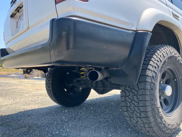 ハイラックスサーフ ＳＳＲ－Ｘ　ＭＴ　リフトアップ　社外ホイール　横出しマフラー　革調シートカバー　サイドカメラ　バックカメラ（10枚目）