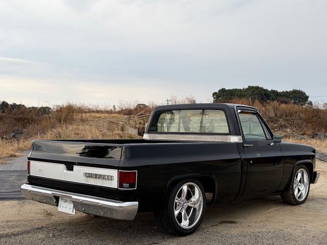 シボレーＣ－１０ ベースグレード　ショートベッド　ＧＭ５．０Ｌ社外ホイール２０インチ　覇王ホイール（6枚目）