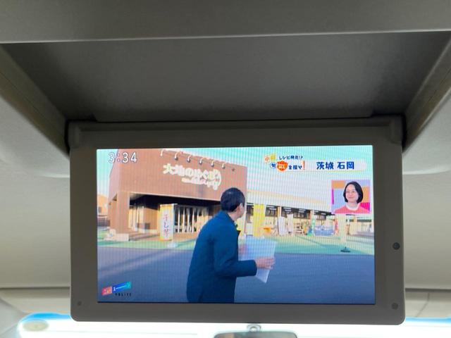 エルグランド ２５０ハイウェイスター　両側電動ドア　後席モニター　全周囲カメラ　ハーフレザーシート　スマートキー　ＨＩＤヘッド　ビルトインＥＴＣ　純正１８インチアルミ　オートライト　オートエアコン　リアエアコン　Ｂｌｕｅｔｏｏｔｈ　ＣＤ（3枚目）