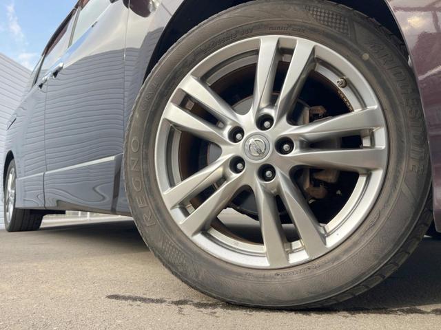 エルグランド ２５０ハイウェイスター　両側電動ドア　後席モニター　全周囲カメラ　ハーフレザーシート　スマートキー　ＨＩＤヘッド　ビルトインＥＴＣ　純正１８インチアルミ　オートライト　オートエアコン　リアエアコン　Ｂｌｕｅｔｏｏｔｈ　ＣＤ（15枚目）