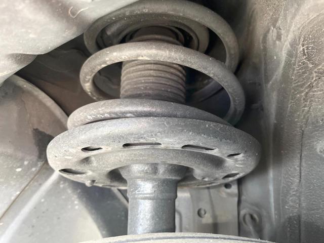 エルグランド ２５０ハイウェイスター　両側電動ドア　後席モニター　全周囲カメラ　ハーフレザーシート　スマートキー　ＨＩＤヘッド　ビルトインＥＴＣ　純正１８インチアルミ　オートライト　オートエアコン　リアエアコン　Ｂｌｕｅｔｏｏｔｈ　ＣＤ（22枚目）