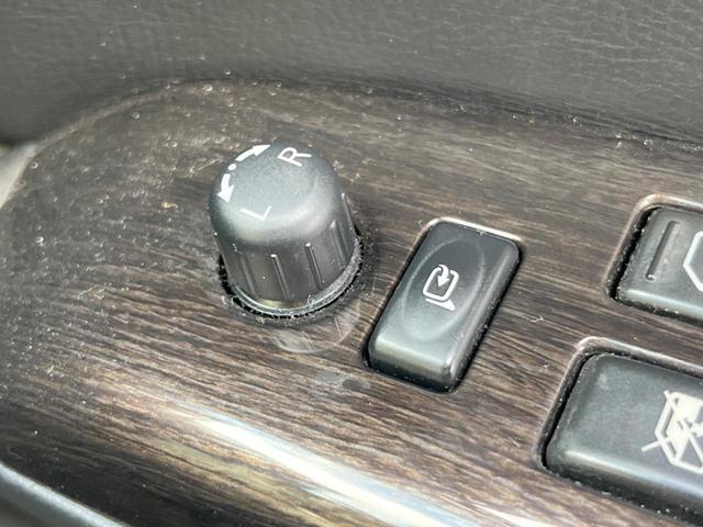 エルグランド ２５０ハイウェイスター　両側電動ドア　後席モニター　全周囲カメラ　ハーフレザーシート　スマートキー　ＨＩＤヘッド　ビルトインＥＴＣ　純正１８インチアルミ　オートライト　オートエアコン　リアエアコン　Ｂｌｕｅｔｏｏｔｈ　ＣＤ（37枚目）