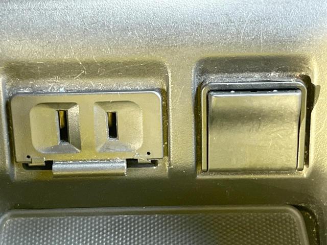 エルグランド ２５０ハイウェイスター　両側電動ドア　後席モニター　全周囲カメラ　ハーフレザーシート　スマートキー　ＨＩＤヘッド　ビルトインＥＴＣ　純正１８インチアルミ　オートライト　オートエアコン　リアエアコン　Ｂｌｕｅｔｏｏｔｈ　ＣＤ（45枚目）