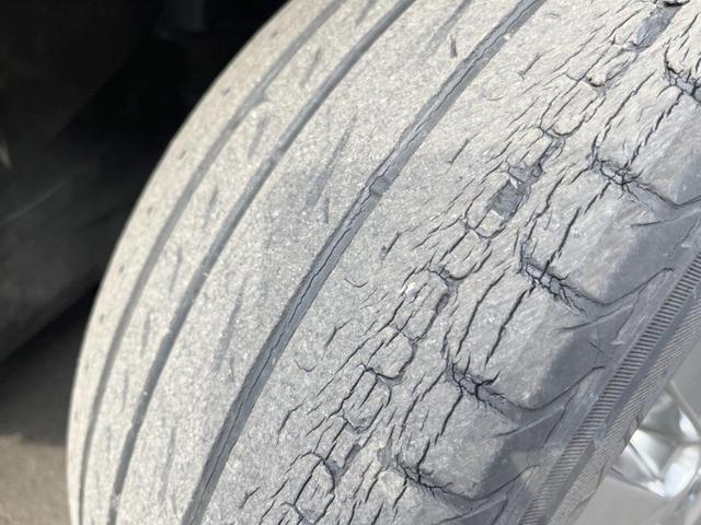 エルグランド ２５０ハイウェイスター　両側電動ドア　後席モニター　全周囲カメラ　ハーフレザーシート　スマートキー　ＨＩＤヘッド　ビルトインＥＴＣ　純正１８インチアルミ　オートライト　オートエアコン　リアエアコン　Ｂｌｕｅｔｏｏｔｈ　ＣＤ（54枚目）