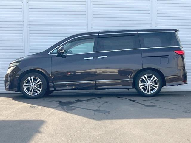 エルグランド ２５０ハイウェイスター　両側電動ドア　後席モニター　全周囲カメラ　ハーフレザーシート　スマートキー　ＨＩＤヘッド　ビルトインＥＴＣ　純正１８インチアルミ　オートライト　オートエアコン　リアエアコン　Ｂｌｕｅｔｏｏｔｈ　ＣＤ（56枚目）