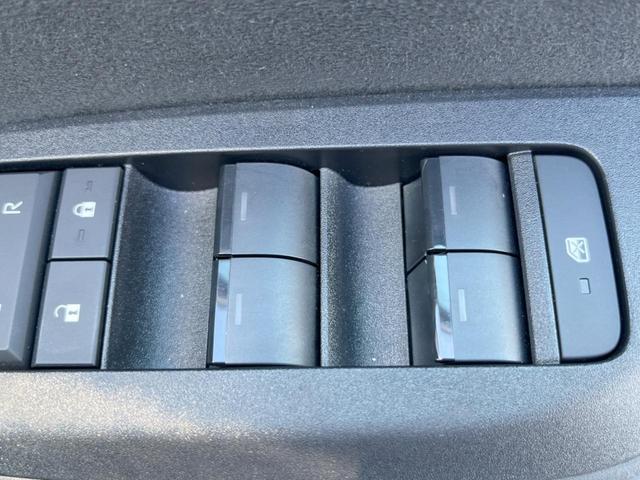 ヤリスクロス ハイブリッドZ 純正SDナビ 全周囲カメラ 衝突被害軽減システム レーダークルーズ ハーフレザーシート パワーシート ドラレコ コーナーセンサー スマートキー LEDヘッド ETC2.0 純正18インチアルミ(42枚目)