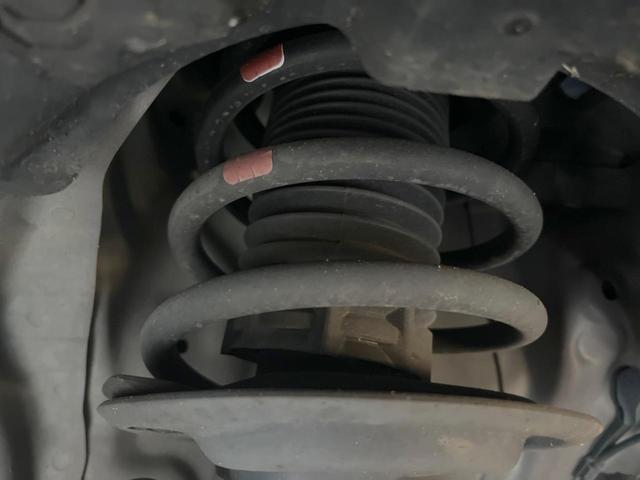 アクア Ｓスタイルブラック　純正ＳＤナビ　バックカメラ　衝突被害軽減システム　スマートキー　ＬＥＤヘッド　ビルトインＥＴＣ　純正１５インチアルミ　オートライト　オートエアコン　Ｂｌｕｅｔｏｏｔｈ　ＣＤ　ＤＶＤ再生　ＬＥＤフォグ（20枚目）