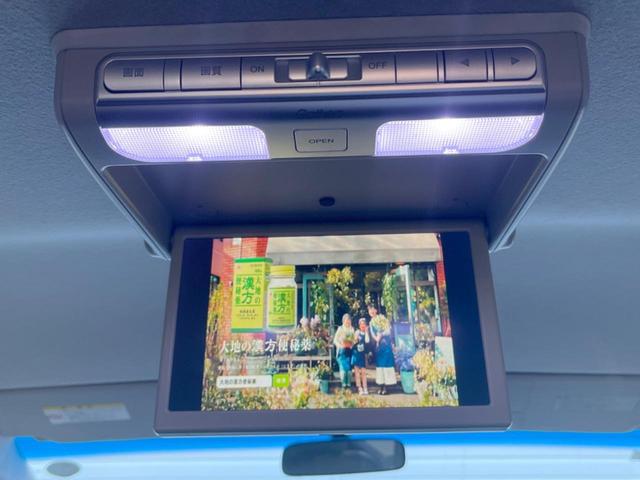 ステップワゴンスパーダ Ｚ　クールスピリット　インターナビ　セレクション　両側電動ドア　純正ＳＤナビ　後席モニター　バックカメラ　ハーフレザーシート　スマートキー　ＨＩＤヘッド　ビルトインＥＴＣ　クルコン　オートライト　オートエアコン　Ｂｌｕｅｔｏｏｔｈ　ＣＤ　ＤＶＤ再生（3枚目）