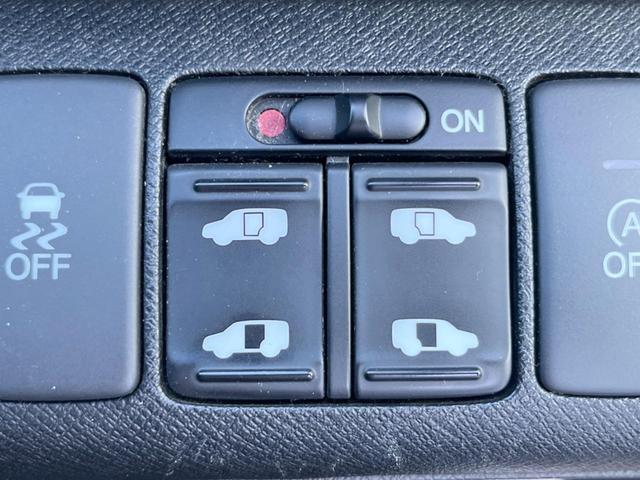 ステップワゴンスパーダ Ｚ　クールスピリット　インターナビ　セレクション　両側電動ドア　純正ＳＤナビ　後席モニター　バックカメラ　ハーフレザーシート　スマートキー　ＨＩＤヘッド　ビルトインＥＴＣ　クルコン　オートライト　オートエアコン　Ｂｌｕｅｔｏｏｔｈ　ＣＤ　ＤＶＤ再生（6枚目）