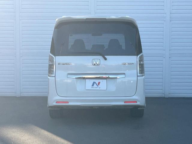 ステップワゴンスパーダ Ｚ　クールスピリット　インターナビ　セレクション　両側電動ドア　純正ＳＤナビ　後席モニター　バックカメラ　ハーフレザーシート　スマートキー　ＨＩＤヘッド　ビルトインＥＴＣ　クルコン　オートライト　オートエアコン　Ｂｌｕｅｔｏｏｔｈ　ＣＤ　ＤＶＤ再生（17枚目）