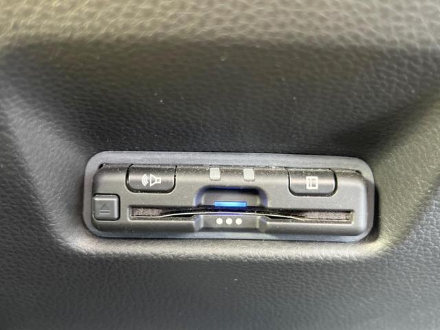 フィット ｅ：ＨＥＶホーム　純正ＳＤナビ　バックカメラ　衝突被害軽減システム　レーダークルーズ　ドラレコ　コーナーセンサー　スマートキー　ＬＥＤヘッド　ＥＴＣ　車線逸脱警報　オートライト　オートエアコン　Ｂｌｕｅｔｏｏｔｈ（8枚目）