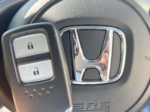 フィット ｅ：ＨＥＶホーム　純正ＳＤナビ　バックカメラ　衝突被害軽減システム　レーダークルーズ　ドラレコ　コーナーセンサー　スマートキー　ＬＥＤヘッド　ＥＴＣ　車線逸脱警報　オートライト　オートエアコン　Ｂｌｕｅｔｏｏｔｈ（10枚目）