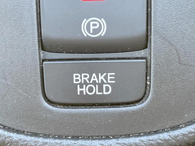 フィット ｅ：ＨＥＶホーム　純正ＳＤナビ　バックカメラ　衝突被害軽減システム　レーダークルーズ　ドラレコ　コーナーセンサー　スマートキー　ＬＥＤヘッド　ＥＴＣ　車線逸脱警報　オートライト　オートエアコン　Ｂｌｕｅｔｏｏｔｈ（32枚目）