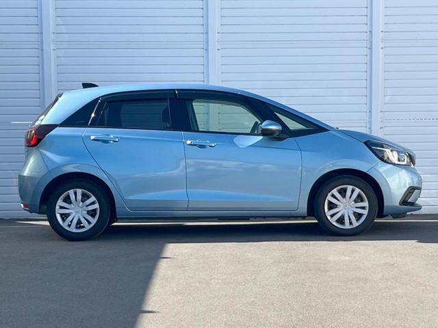 フィット ｅ：ＨＥＶホーム　純正ＳＤナビ　バックカメラ　衝突被害軽減システム　レーダークルーズ　ドラレコ　コーナーセンサー　スマートキー　ＬＥＤヘッド　ＥＴＣ　車線逸脱警報　オートライト　オートエアコン　Ｂｌｕｅｔｏｏｔｈ（55枚目）