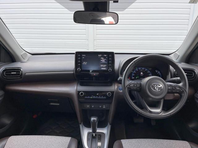 ヤリスクロス ハイブリッドＺ　バックカメラ　１００Ｖ電源　レーダークルーズ　ハーフレザーシート　パワーシート　スマートキー　ＬＥＤヘッド　ビルトインＥＴＣ　純正１８インチアルミ　オートライト　オートエアコン　Ｂｌｕｅｔｏｏｔｈ（2枚目）