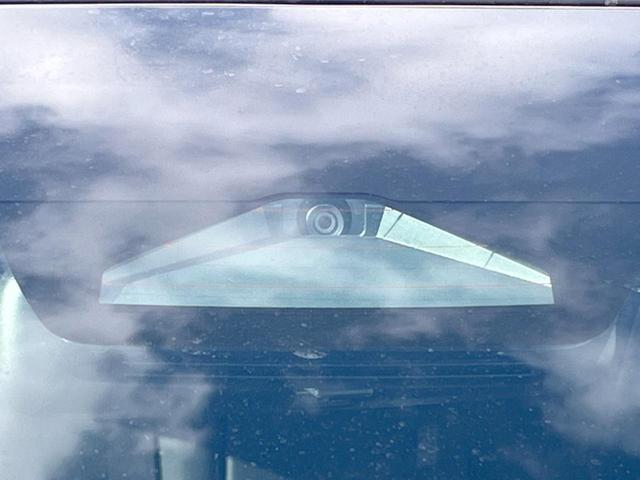 ヤリスクロス ハイブリッドＺ　禁煙　純正８型ナビ　衝突軽減　全周囲カメラ　レーダークルーズ　ブラインドスポットモニター　シートヒーター　ハーフレザーシート　ＬＥＤヘッド　クリアランスソナー　オートハイビーム　純正１８インチＡＷ（3枚目）