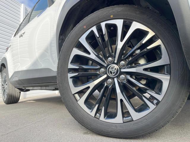 ヤリスクロス ハイブリッドＺ　禁煙　純正８型ナビ　衝突軽減　全周囲カメラ　レーダークルーズ　ブラインドスポットモニター　シートヒーター　ハーフレザーシート　ＬＥＤヘッド　クリアランスソナー　オートハイビーム　純正１８インチＡＷ（13枚目）