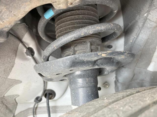 ヤリスクロス ハイブリッドＺ　禁煙　純正８型ナビ　衝突軽減　全周囲カメラ　レーダークルーズ　ブラインドスポットモニター　シートヒーター　ハーフレザーシート　ＬＥＤヘッド　クリアランスソナー　オートハイビーム　純正１８インチＡＷ（20枚目）