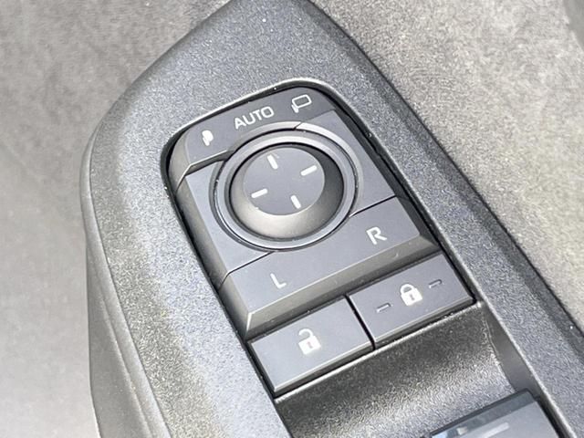 ヤリスクロス ハイブリッドＺ　禁煙　純正８型ナビ　衝突軽減　全周囲カメラ　レーダークルーズ　ブラインドスポットモニター　シートヒーター　ハーフレザーシート　ＬＥＤヘッド　クリアランスソナー　オートハイビーム　純正１８インチＡＷ（23枚目）