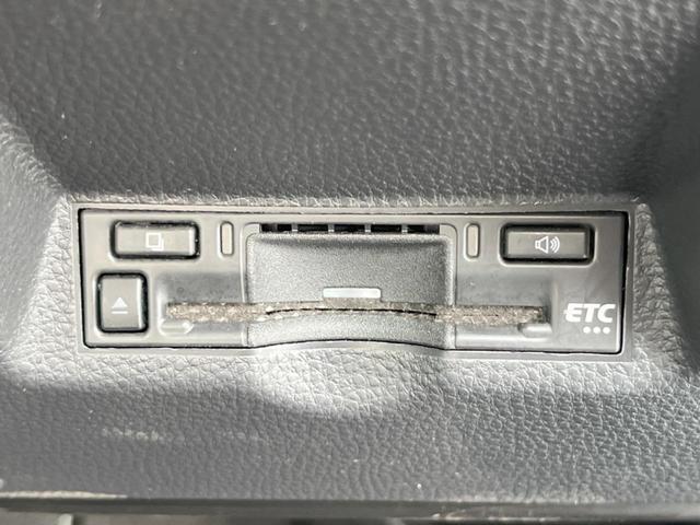 ヤリスクロス ハイブリッドＺ　禁煙　純正８型ナビ　衝突軽減　全周囲カメラ　レーダークルーズ　ブラインドスポットモニター　シートヒーター　ハーフレザーシート　ＬＥＤヘッド　クリアランスソナー　オートハイビーム　純正１８インチＡＷ（25枚目）