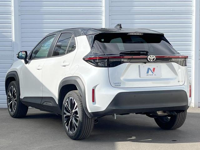 ヤリスクロス ハイブリッドＺ　禁煙　純正８型ナビ　衝突軽減　全周囲カメラ　レーダークルーズ　ブラインドスポットモニター　シートヒーター　ハーフレザーシート　ＬＥＤヘッド　クリアランスソナー　オートハイビーム　純正１８インチＡＷ（54枚目）