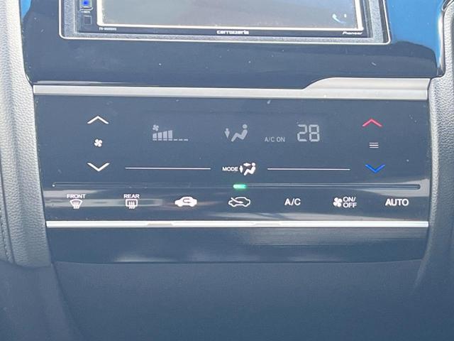 フィットハイブリッド Ｆパッケージ　バックカメラ　スマートキー　ＥＴＣ　純正１５インチアルミ　オートエアコン　Ｂｌｕｅｔｏｏｔｈ　ＣＤ　ＤＶＤ再生　バニティーミラー　電動格納ミラー（6枚目）