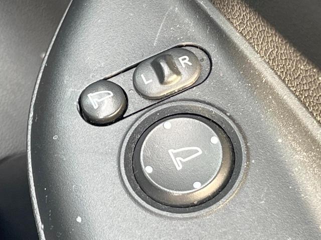 フィットハイブリッド Ｆパッケージ　バックカメラ　スマートキー　ＥＴＣ　純正１５インチアルミ　オートエアコン　Ｂｌｕｅｔｏｏｔｈ　ＣＤ　ＤＶＤ再生　バニティーミラー　電動格納ミラー（7枚目）