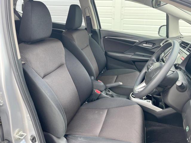 フィットハイブリッド Ｆパッケージ　バックカメラ　スマートキー　ＥＴＣ　純正１５インチアルミ　オートエアコン　Ｂｌｕｅｔｏｏｔｈ　ＣＤ　ＤＶＤ再生　バニティーミラー　電動格納ミラー（9枚目）