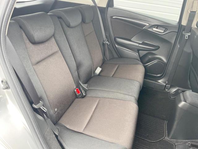 フィットハイブリッド Ｆパッケージ　バックカメラ　スマートキー　ＥＴＣ　純正１５インチアルミ　オートエアコン　Ｂｌｕｅｔｏｏｔｈ　ＣＤ　ＤＶＤ再生　バニティーミラー　電動格納ミラー（10枚目）