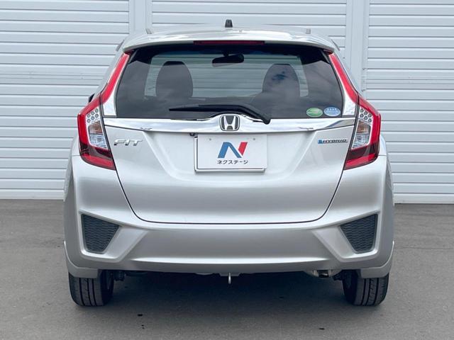 フィットハイブリッド Ｆパッケージ　バックカメラ　スマートキー　ＥＴＣ　純正１５インチアルミ　オートエアコン　Ｂｌｕｅｔｏｏｔｈ　ＣＤ　ＤＶＤ再生　バニティーミラー　電動格納ミラー（16枚目）