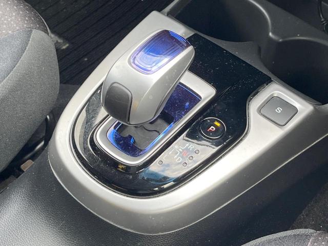 フィットハイブリッド Ｆパッケージ　バックカメラ　スマートキー　ＥＴＣ　純正１５インチアルミ　オートエアコン　Ｂｌｕｅｔｏｏｔｈ　ＣＤ　ＤＶＤ再生　バニティーミラー　電動格納ミラー（37枚目）
