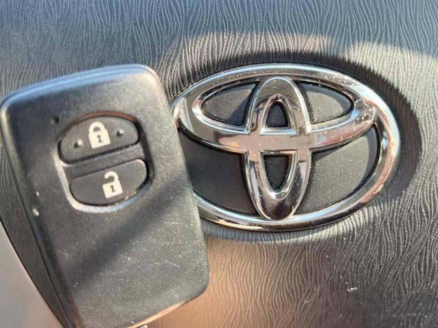 プリウス Ｌ　ＳＤナビ　バックカメラ　スマートキー　純正１５インチアルミ　オートライト　オートエアコン　ＣＤ　ＤＶＤ再生（5枚目）