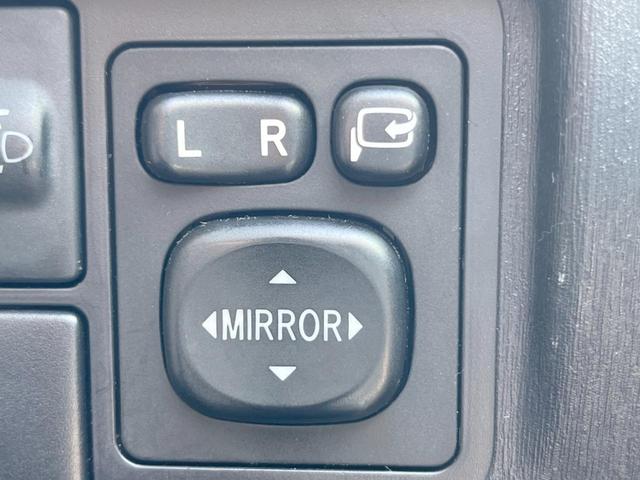 プリウス Ｌ　ＳＤナビ　バックカメラ　スマートキー　純正１５インチアルミ　オートライト　オートエアコン　ＣＤ　ＤＶＤ再生（7枚目）