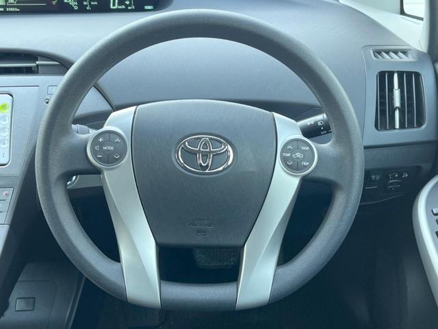 プリウス Ｌ　ＳＤナビ　バックカメラ　スマートキー　純正１５インチアルミ　オートライト　オートエアコン　ＣＤ　ＤＶＤ再生（11枚目）