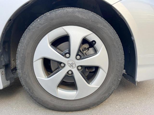 プリウス Ｌ　ＳＤナビ　バックカメラ　スマートキー　純正１５インチアルミ　オートライト　オートエアコン　ＣＤ　ＤＶＤ再生（13枚目）